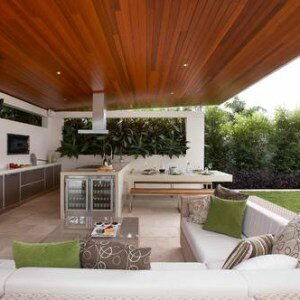 Incorporating Refrigerators into Outdoor Kitchens